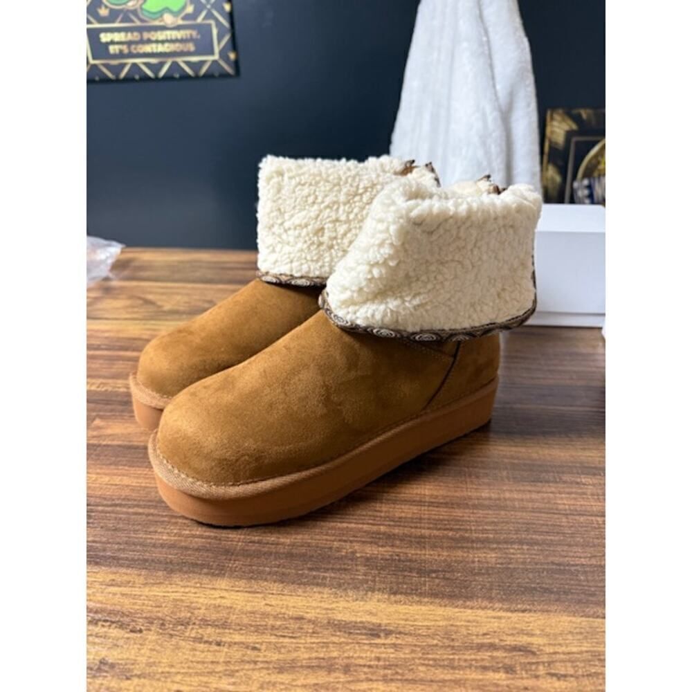 NWT Muk Luks Tan Brown Faux Sheepskin Mid Calf Boots 7 Vegan